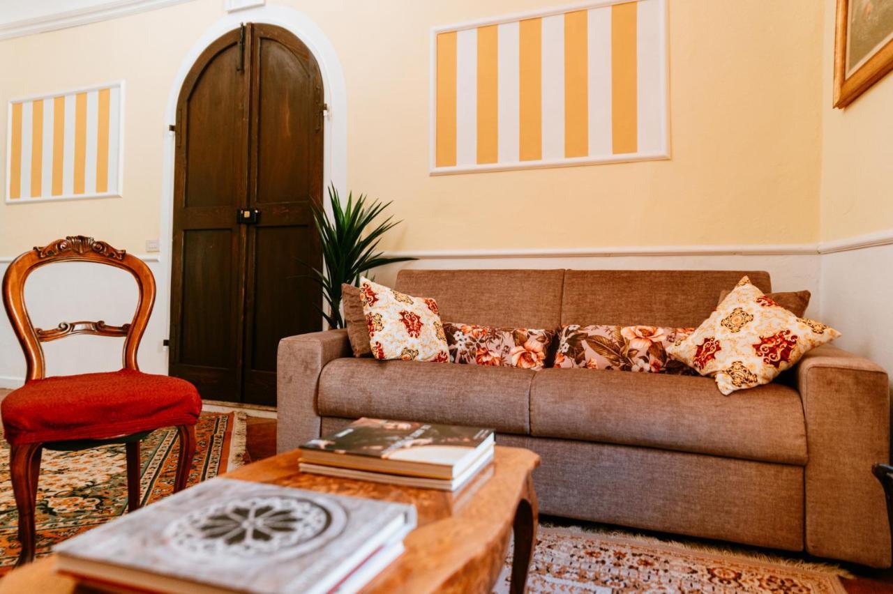 La Foresteria Di Palazzo Picedi Benettini Sarzana Extérieur photo